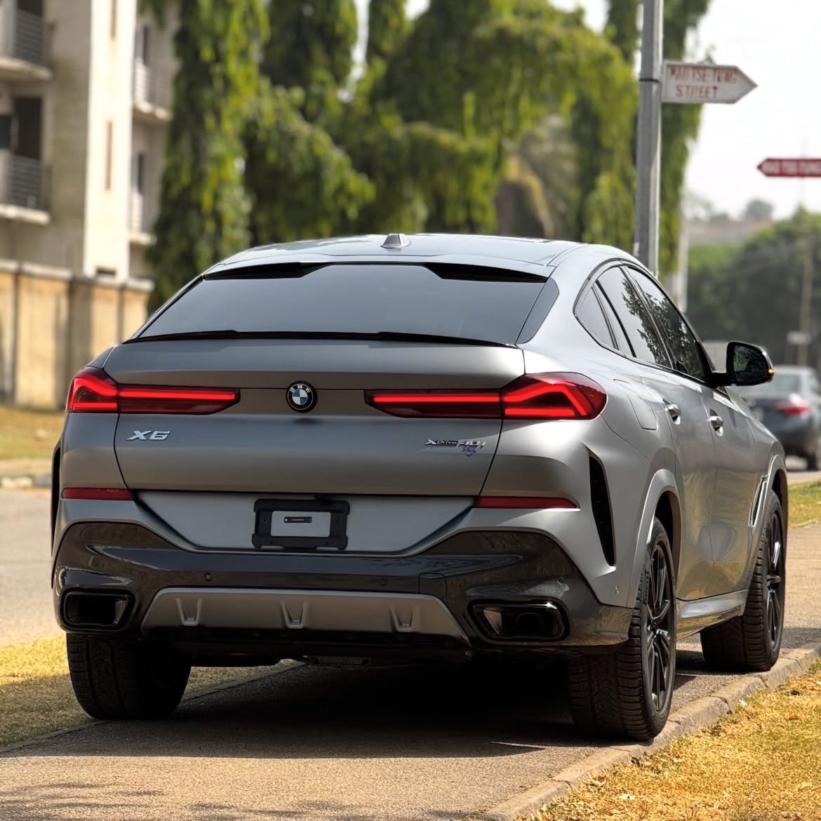 Cars in Kenya tweet media