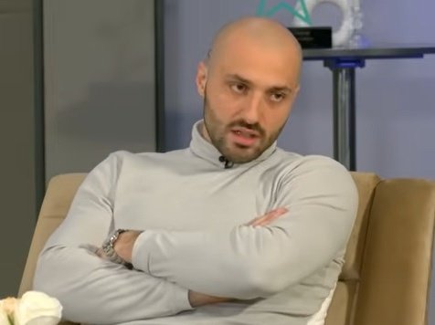 Поголем сељак од овој нема, кој му дава збор на социјални медиуми? Од сегде го имаат избркано нема ден работен стаж.