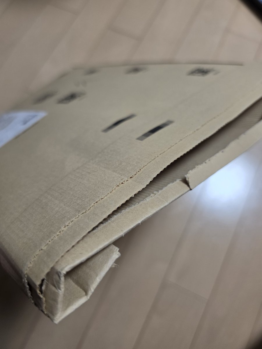 Kossy75wrx's tweet image. Amazon！

無理やりポストにいれるな❗

交換要請します。

ったく。

#Amazon