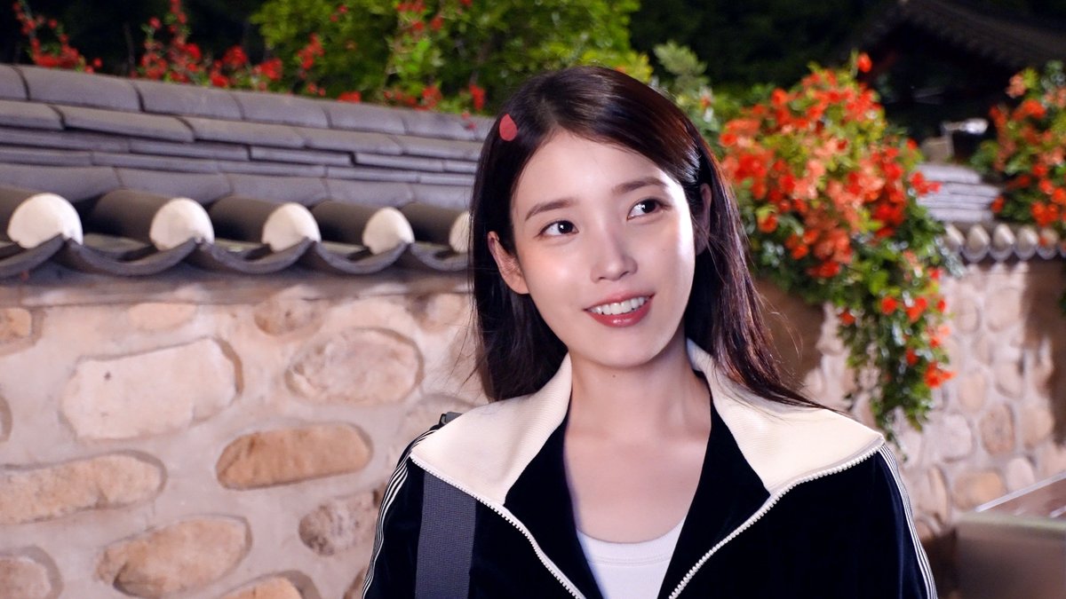 아이유(IU) tweet media