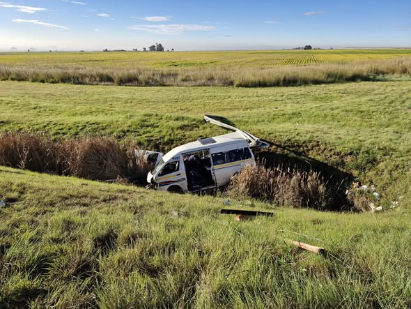 _ArriveAlive's tweet image. Three killed in a minibus crash on the Paris Street (First Holfontein Street) off-ramp from the N12 East in Daveyton.

arrr.co.za/53BIb

#ArriveAlive #TaxiCrash @City_Ekurhuleni