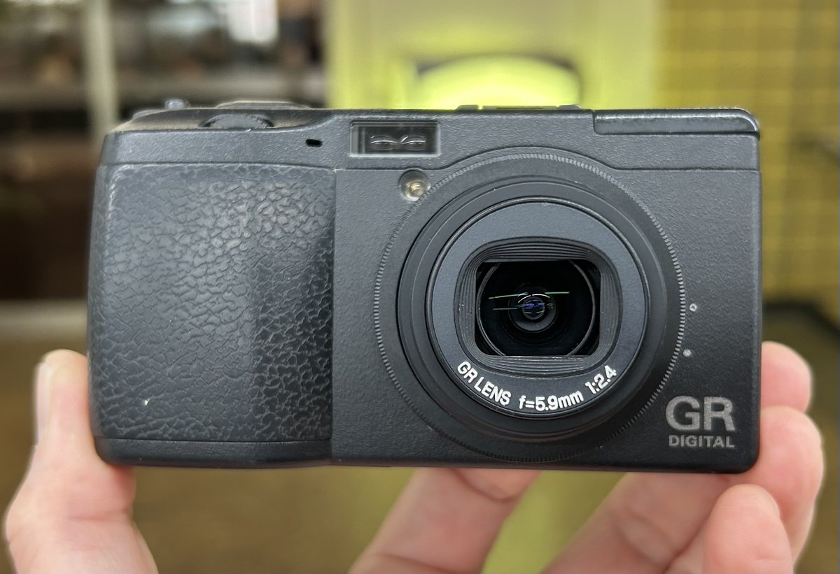 RICOH製　GR DIGITAL　ブラック　813万画素 2005年発売 RICOH GR DIGITAL の813万画素1/1.8型原色CCD を愉しむ