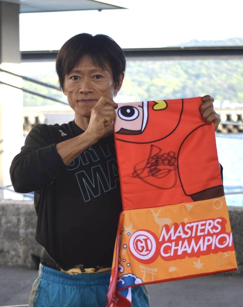 chusporace's tweet photo. ━━━━━━━━━━
🎁🎁プレゼント🎁🎁
━━━━━━━━━━
#マスターズチャンピオン プレゼント企画第１弾🎁 #今垣光太郎 選手の✍️サイン入りタオルを１人に。初日は白星スタートで２日目以降の活躍に期待が膨らみます❗️

‼️応募方法‼️
1️⃣@chusporaceをフォロー📱
2️⃣この投稿をリポスト📮
応募締切：４月28日（火）
#ボートレース宮島 #プレゼント