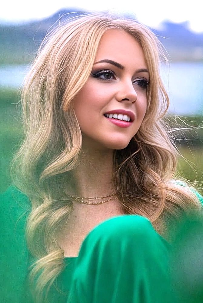 Smile at people, there are a lot of them who especially need it today 
                                     💚..... and you?