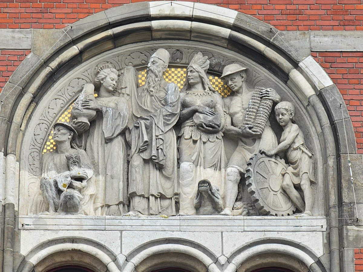 DejanVukos40959's tweet image. Beeldhouwwerk, Centraal Station, #Amsterdam