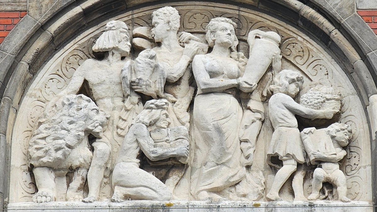 DejanVukos40959's tweet image. Beeldhouwwerk, Centraal Station, #Amsterdam