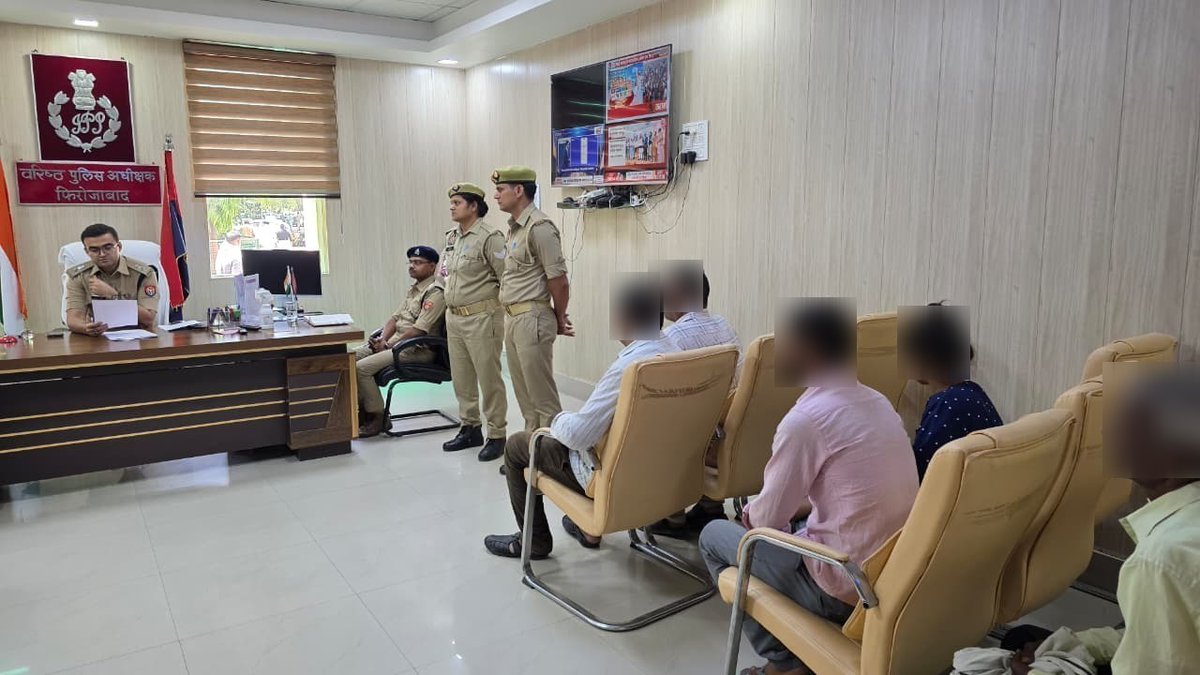 firozabadpolice's tweet image. #जनसुनवाई #SSP फिरोजाबाद द्वारा पुलिस कार्यालय में आने वाले फरियादियों की समस्याओं को विस्तारपूर्वक सुनकर उनकी समस्याओं / प्रार्थना-पत्रों के गुणवत्तापूर्ण एवं समयबद्ध निस्तारण हेतु सम्बन्धित को दिए गये आवश्यक दिशा-निर्देश...