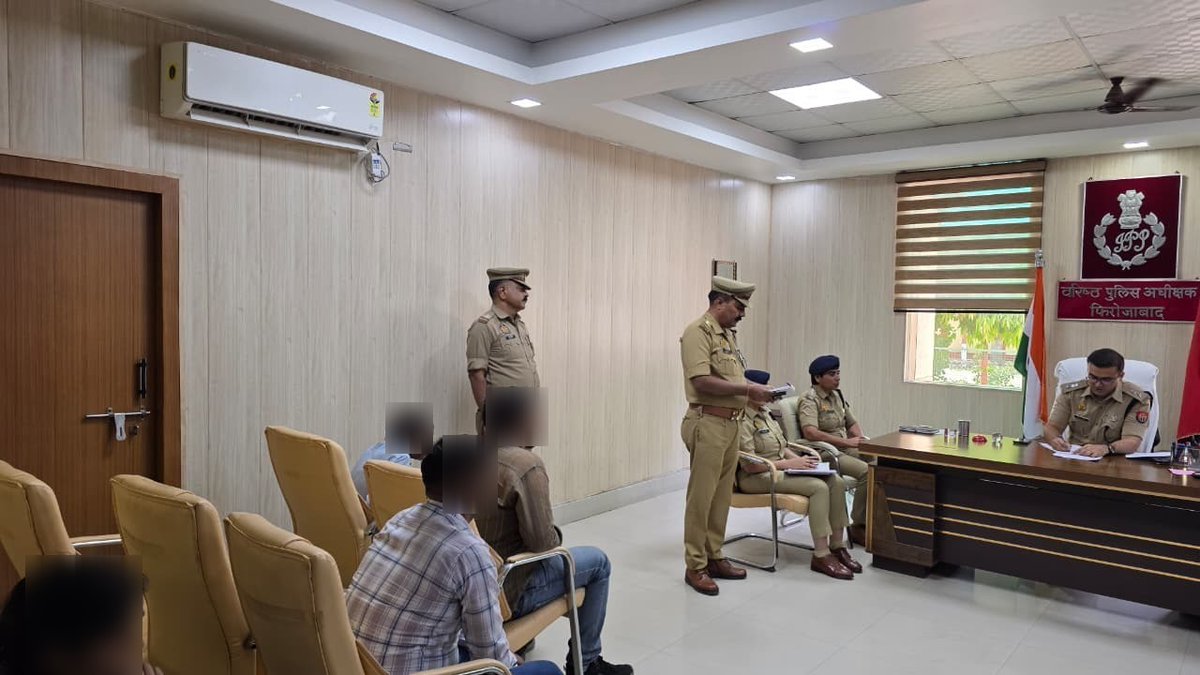 firozabadpolice's tweet image. #जनसुनवाई #SSP फिरोजाबाद द्वारा पुलिस कार्यालय में आने वाले फरियादियों की समस्याओं को विस्तारपूर्वक सुनकर उनकी समस्याओं / प्रार्थना-पत्रों के गुणवत्तापूर्ण एवं समयबद्ध निस्तारण हेतु सम्बन्धित को दिए गये आवश्यक दिशा-निर्देश...