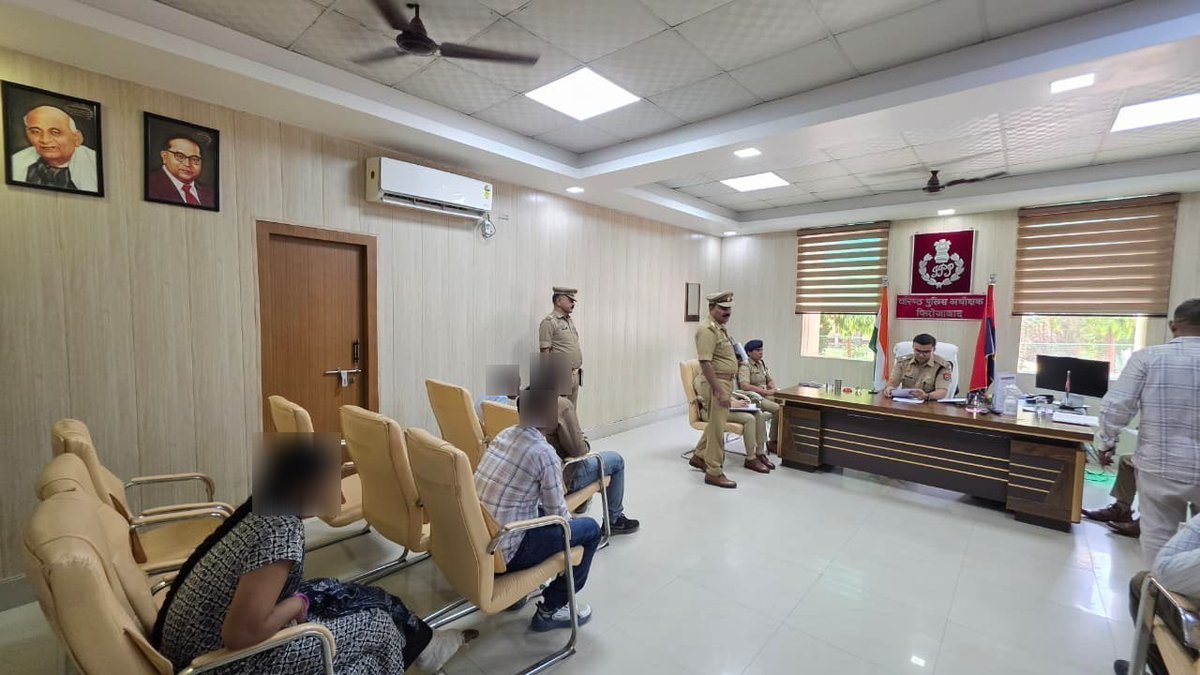 firozabadpolice's tweet image. #जनसुनवाई #SSP फिरोजाबाद द्वारा पुलिस कार्यालय में आने वाले फरियादियों की समस्याओं को विस्तारपूर्वक सुनकर उनकी समस्याओं / प्रार्थना-पत्रों के गुणवत्तापूर्ण एवं समयबद्ध निस्तारण हेतु सम्बन्धित को दिए गये आवश्यक दिशा-निर्देश...