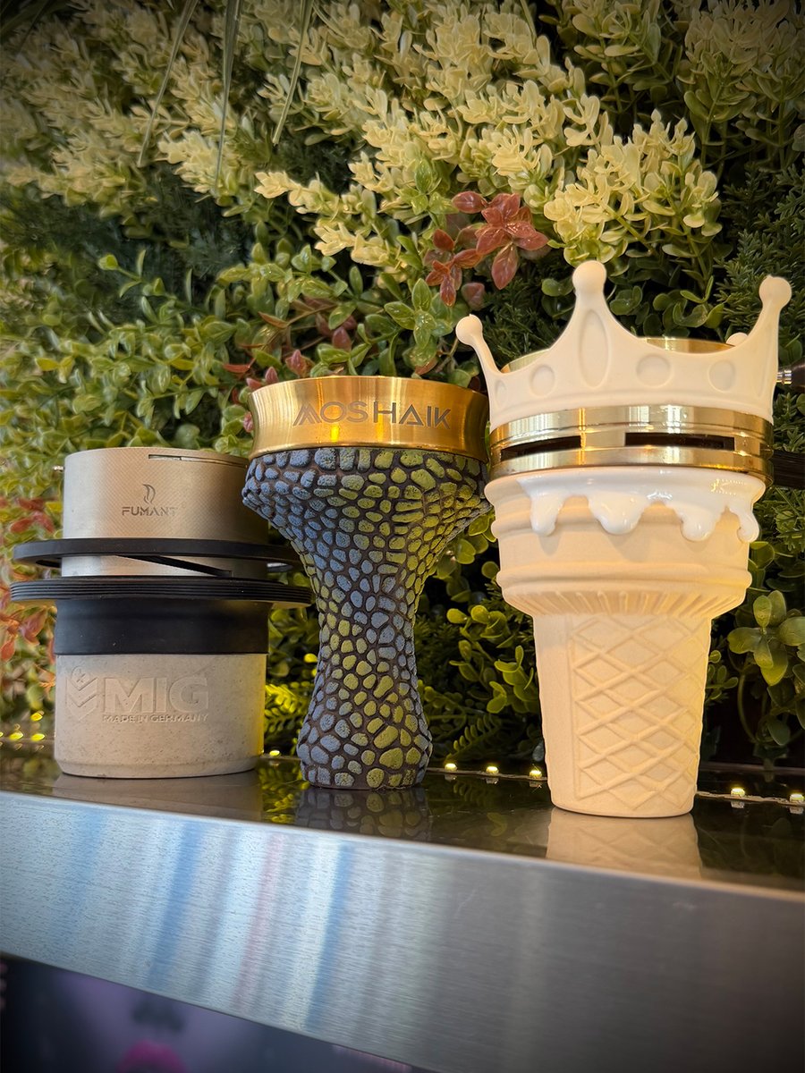 シーシャ関連の遺品。もう使わないので欲しい人いたらどうぞ。

【右】
WERKBUNDのジェラート＆MOBのHMS
ファンネルなので多分レア。数回使用

【中】
OLYMPのガモーラキラー＆MOSHAIKのHMS
多分日本で売ってないやつ。数回使用

【左】
MIGのバンカーと＆FUMANTのHMS