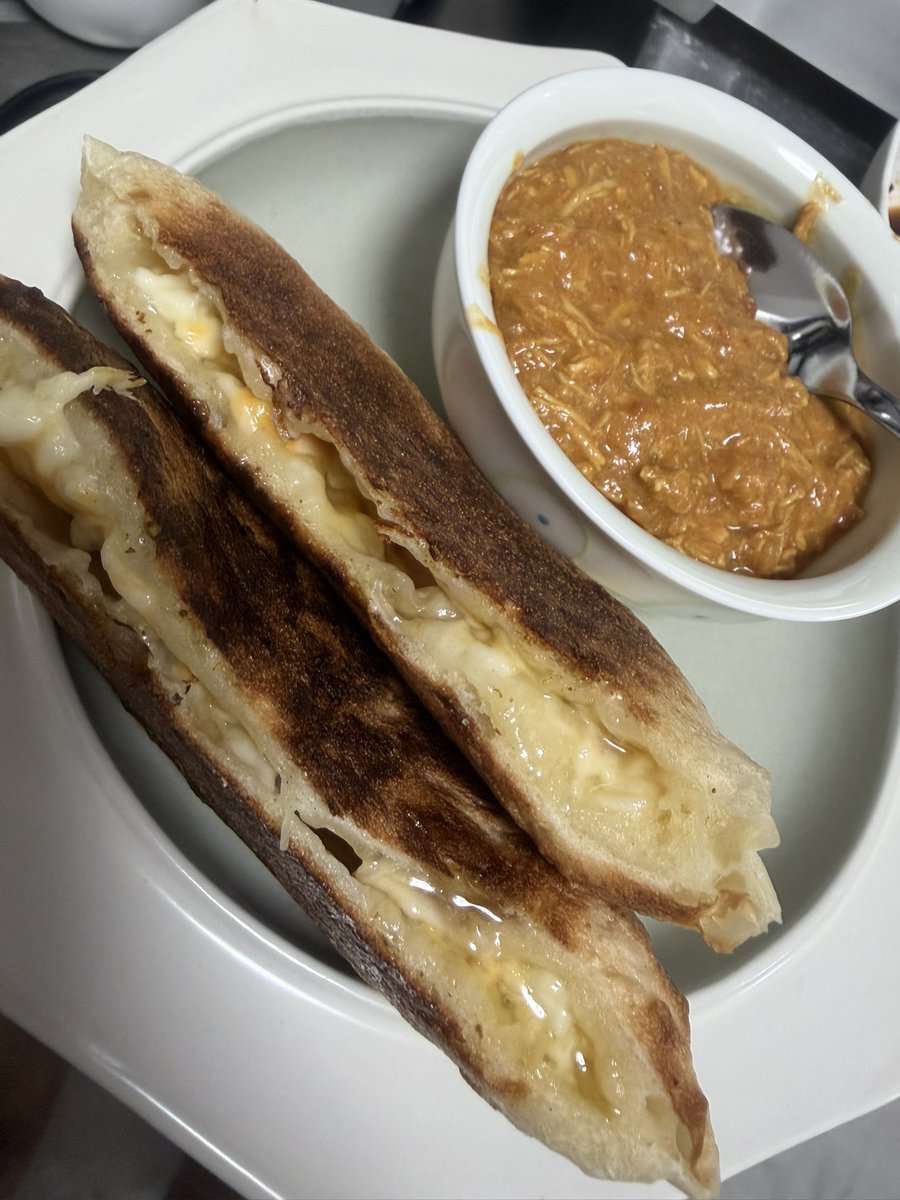 Mr______Popo's tweet photo. ハニーチーズナンとバターチキンカレー https://t.co/XuVl5R1eQH