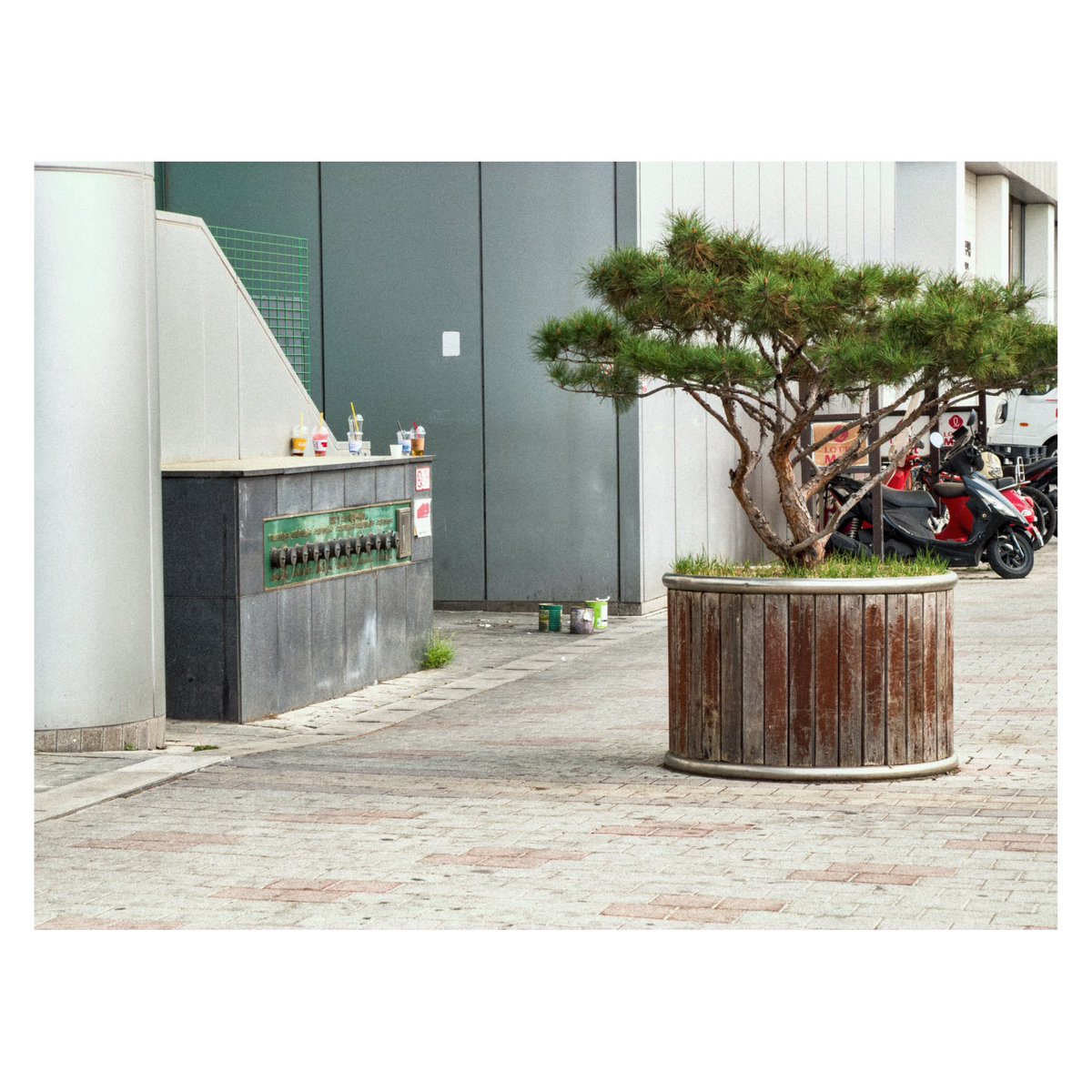 unseen_under's tweet image. #VSCOX #Seoul #city #서울 #일상 #구석사진 #iphone17promax #shotoniphone #mundane #banal #composition #nowherediary #documentingspace #somewheremagazine #subjectivelyobjective #소요 #逍遙 #소요_逍遙