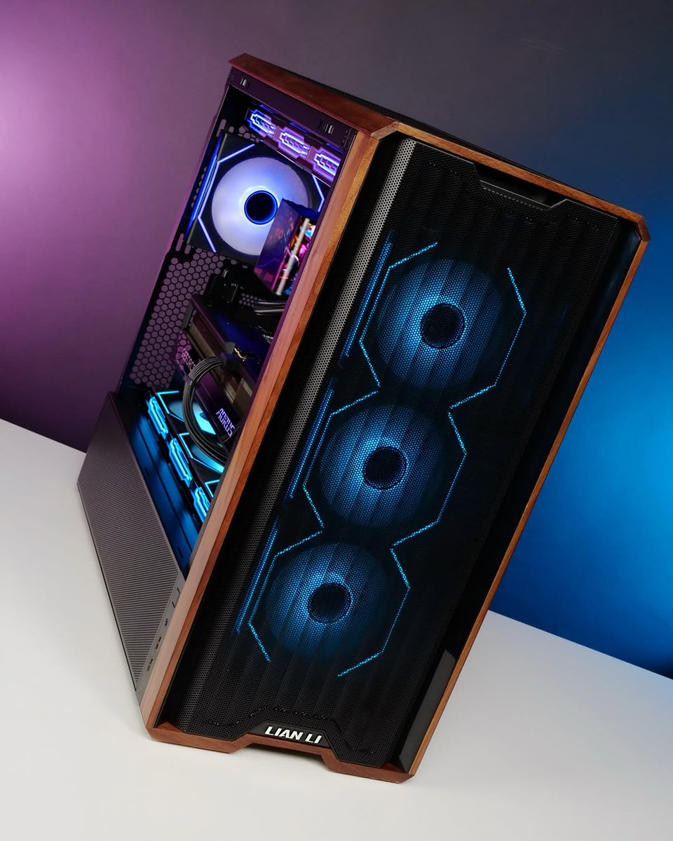GIGABYTE_DE's tweet image. GIGABYTE AORUS AERO GiMATE AI TOP GAMING POWER 😎

GIGABYTE X870 AORUS PRO &amp;amp; RTX 5090 MASTER 32G

Dank an 💘🛠📸🎥💻: @ battlerigs @ gigabyte_official

#GIGABYTE #AORUS #TeamUpFightOn #RTX5090 #X870 #PCBuild #PCMR #DreamRig #pcgaming #gamingrigs #battlestation #gamingpc