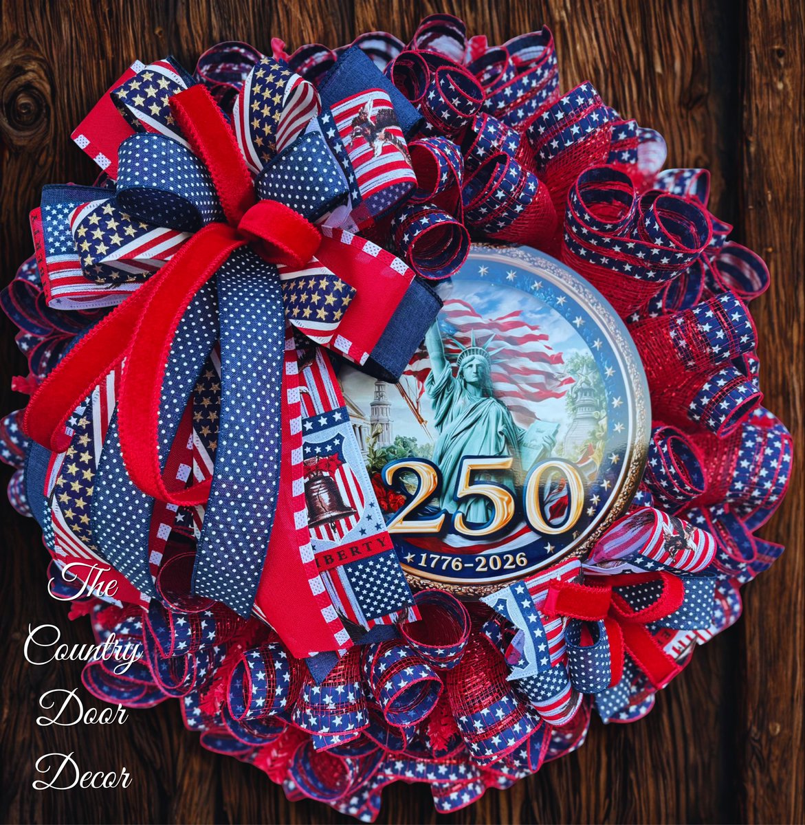 RaspyKentuckian's tweet image. Americas 250th birthday celebration wreath, Statue of Liberty, by TheCountryDoorDecor 
 etsy.me/4tkPhSb via @Etsy @POTUS @realDonaldTrump 
#maga #americasbirthday #250thcelebration #usa #patriotism #statueofliberty