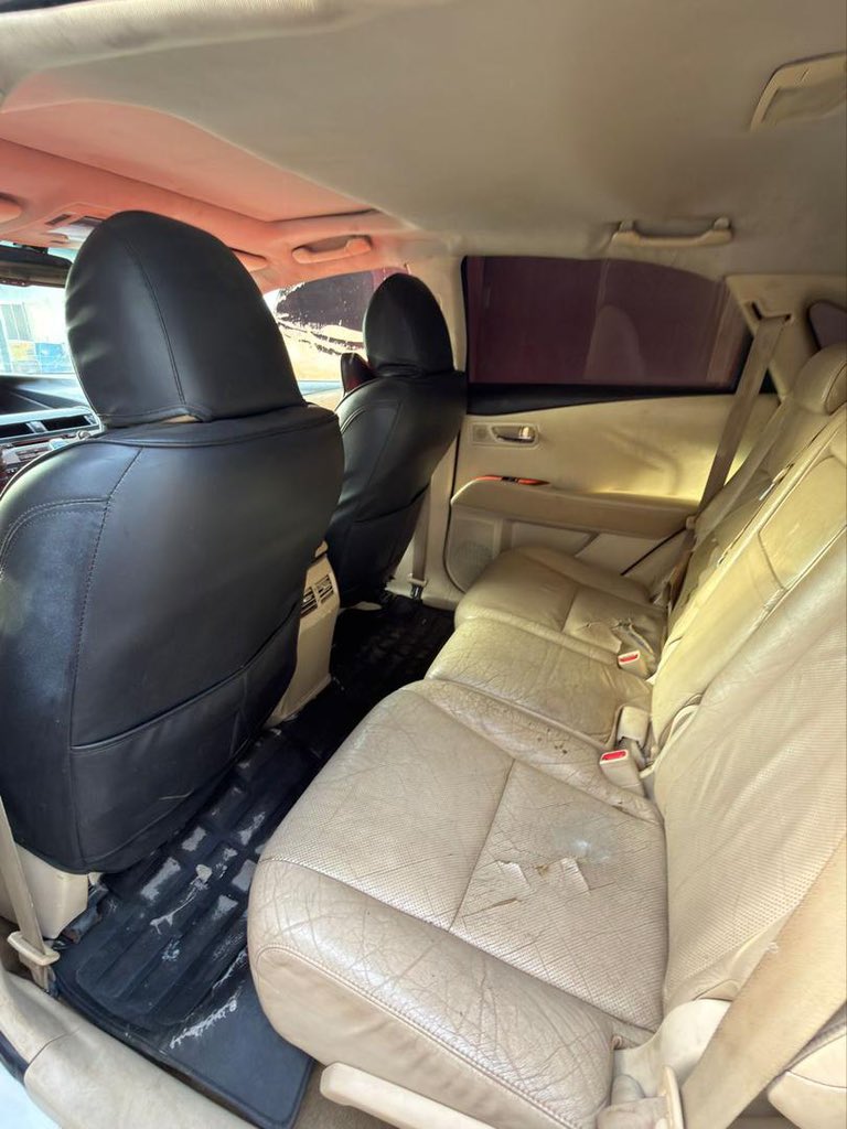 Fourwheelsautos's tweet image. Lexus RX350 2011 🔥

Engine 💯
Gear 💯
AC chilling 🥶

Yes, you saw the price right.

Good for buy, repackage and enjoy — or flip.
Perfect for both end users and dealers!

💰 ₦7.5M
📍 #Lagos

At this price, don’t overthink it.

Serious buyers only.
DM on WhatsApp 👉