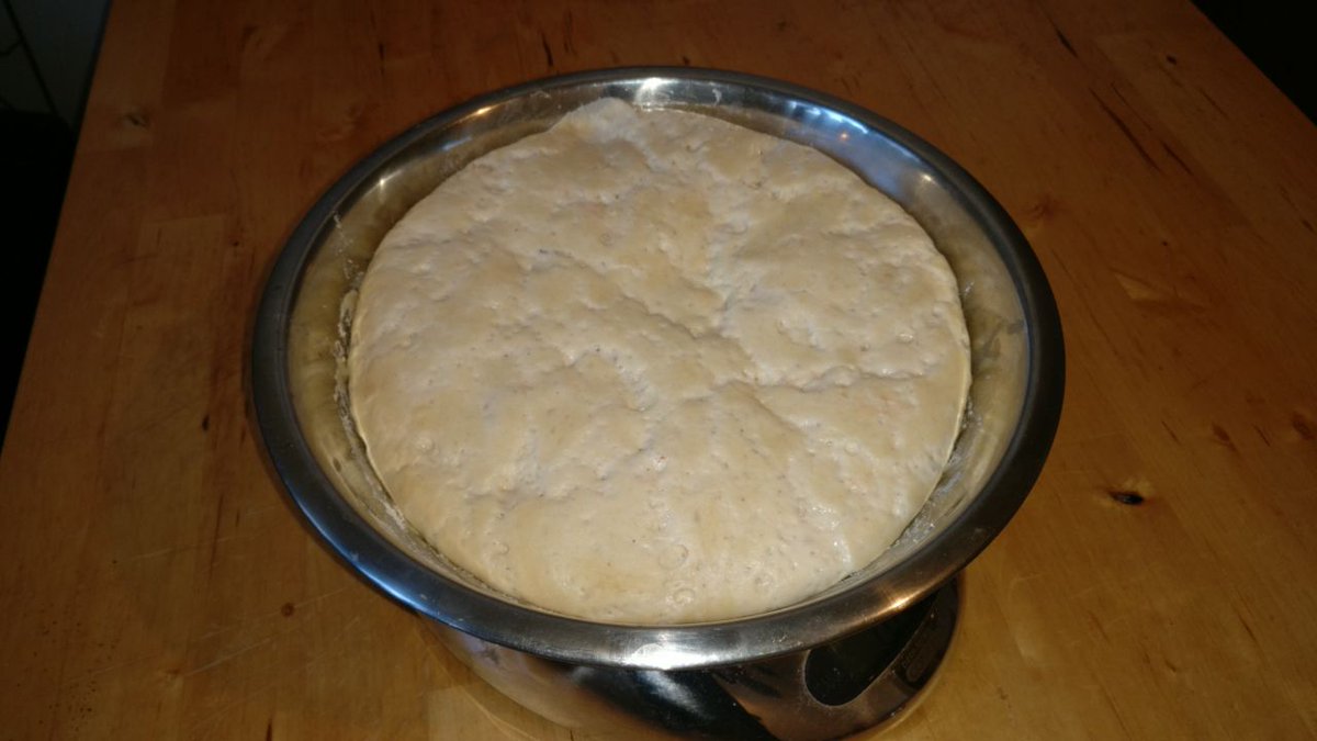 magicvice12's tweet image. DDR Brötchen ... ansetzen, am nächsten Morgen, auflegen, fertig

#DDRBrötchen #handmade 

weil man die Rohling-Brötchen vom #ScheinBäcker einfach nicht essen kann!