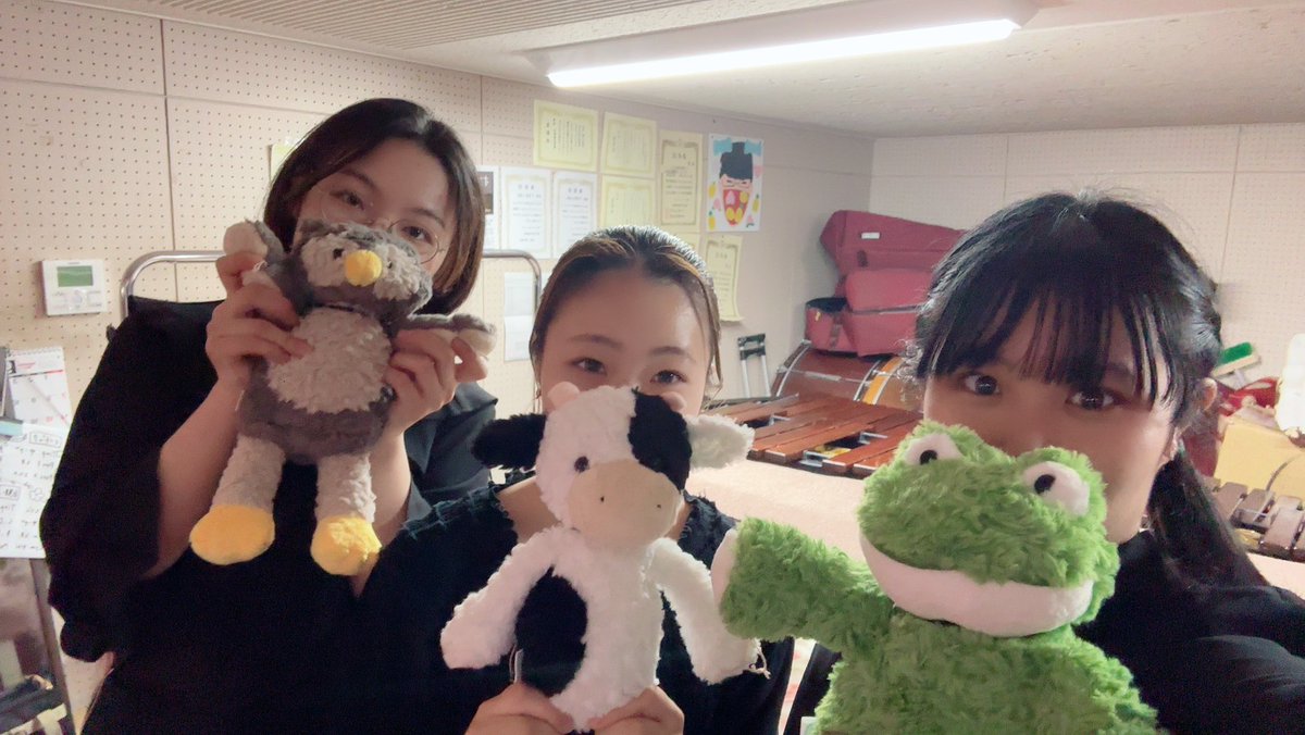 saidaisui's tweet photo. 【SUWO新歓パート紹介🌸】
パーカッションパートです😉
我々はいつも元気なメンバーでいつでも楽しく楽器を叩いています♪

人も楽器も彩り豊かなこのパートなら、どんなあなたでも輝けます✨️✨️✨️

経験問わず打楽器に興味ある方、
楽器体験や合奏体験もお気軽に‼️
お待ちしてます🪇🕺🪇 https://t.co/iL35dDeYf8
