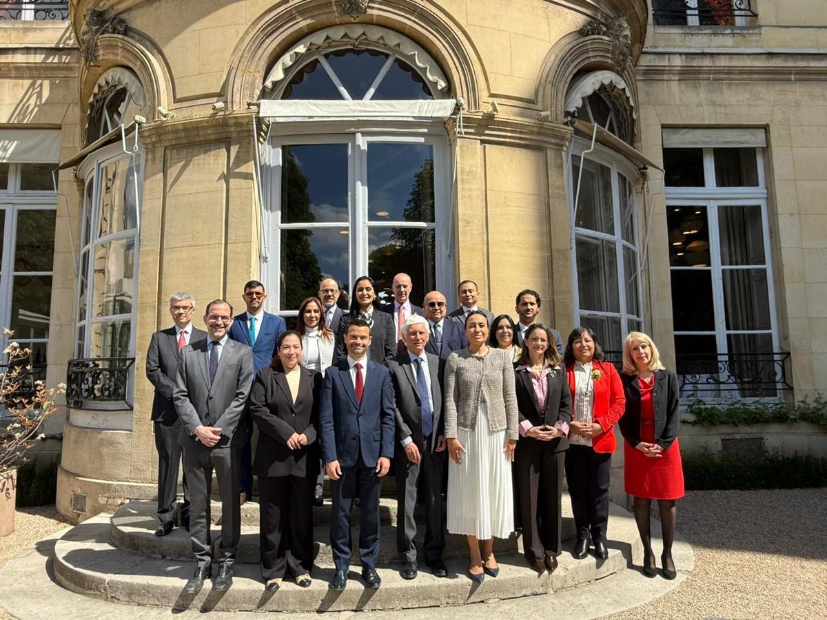 EmbaGuaFr's tweet photo. El Embajador de Guatemala en Francia asistió al almuerzo ofrecido en honor de Sr. Jérémie Pellet, Director General de Expertise France  🇬🇹🇫🇷 https://t.co/8km0NaYswg