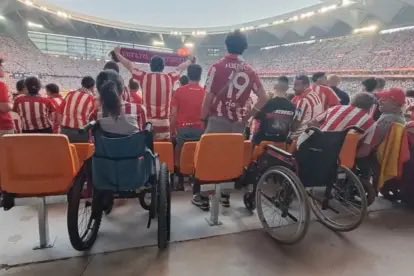 Los aficionados del Atleti con movilidad reducida en la final de Copa. Sobran los comentarios. ¡Qué vergüenza! Que alguien asuma responsabilidades y que no vuelva a pasar.
