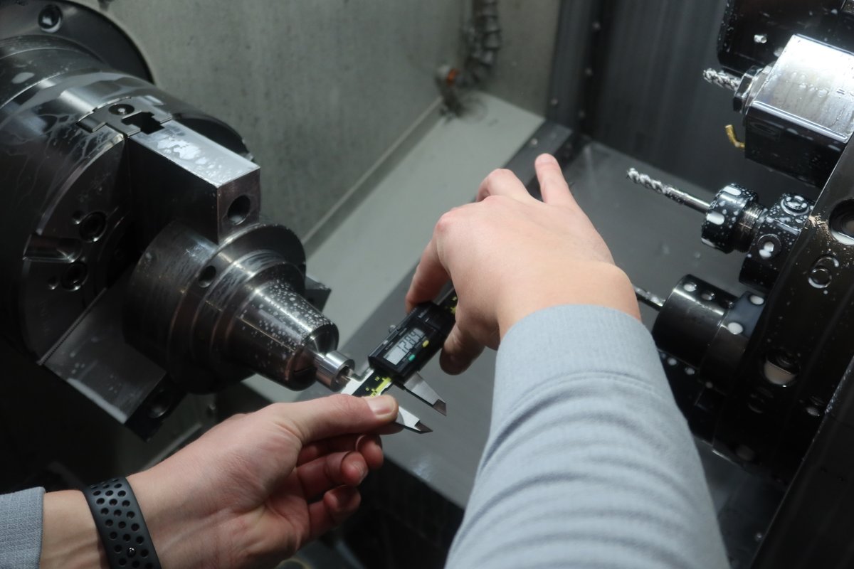 Bridwey's tweet image. #Quality checks aren’t just done at the end - they happen mid-cycle too. 👍

It’s how we maintain accuracy throughout the process, verifying critical dimensions before parts are finished.

That level of control is what keeps our work consistent and dependable.

#CNCTurning