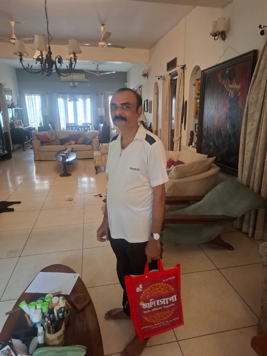 swapan55's tweet image. The distribution of voting slips by the ECI is meant to be a. n independent exercise. In the Rashbehari (160) constituency, however, the BLO is being accompanied by a TMC worker who is handing out party voting slips. This happened in South End Park &amp;amp; the TMC worker is Pradip Ray,