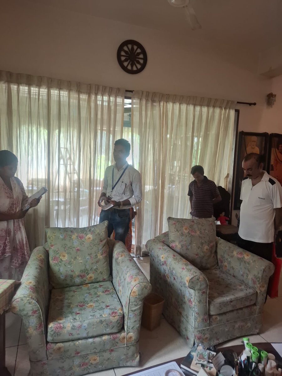 swapan55's tweet image. The distribution of voting slips by the ECI is meant to be a. n independent exercise. In the Rashbehari (160) constituency, however, the BLO is being accompanied by a TMC worker who is handing out party voting slips. This happened in South End Park &amp;amp; the TMC worker is Pradip Ray,