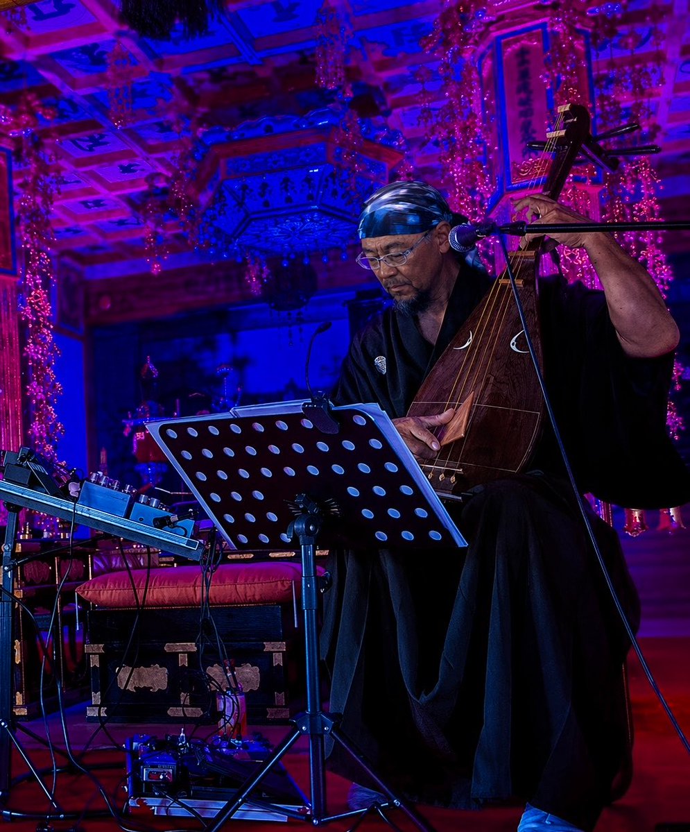 琵琶を弾いています。

奉納演奏・独奏・古典怪談(尸童)・実験的舞台など。
(共演)佐野史郎、落合陽一、山田玲司 等
大阪・関西万博、三井寺/比叡山/天河大辨財天 等、effectorとDigital audioを駆使し《肌で感じる音》を発信します。

新しい舞台に向けて、動いています。
→ lit.link/BiwaRyusin