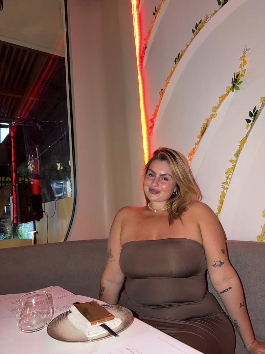 Big white mommy 🤍 tweet media