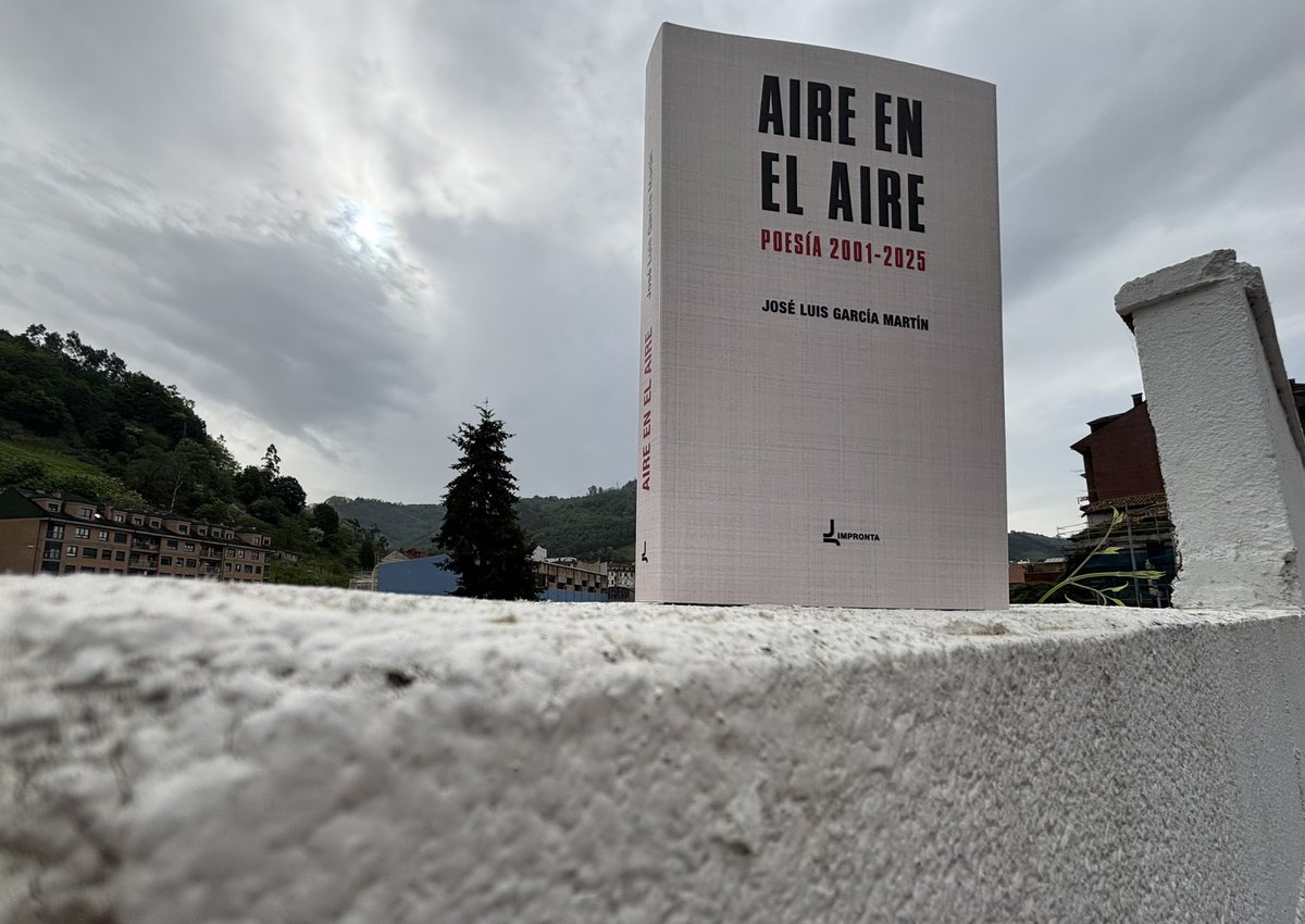 libpilarica's tweet image. #111 “Las cosas que yo te digo otros las dijeron antes, pero como yo las digo no las dijo nunca nadie”. 

José Luis García Martín, Impronta. 

📚 librerialapilarica.com/libro/aire-en-… 

#lapilaricarecomienda #mieres  #yocomproenmieres #laslibreriasimportan #tulibreriaesdebarrio