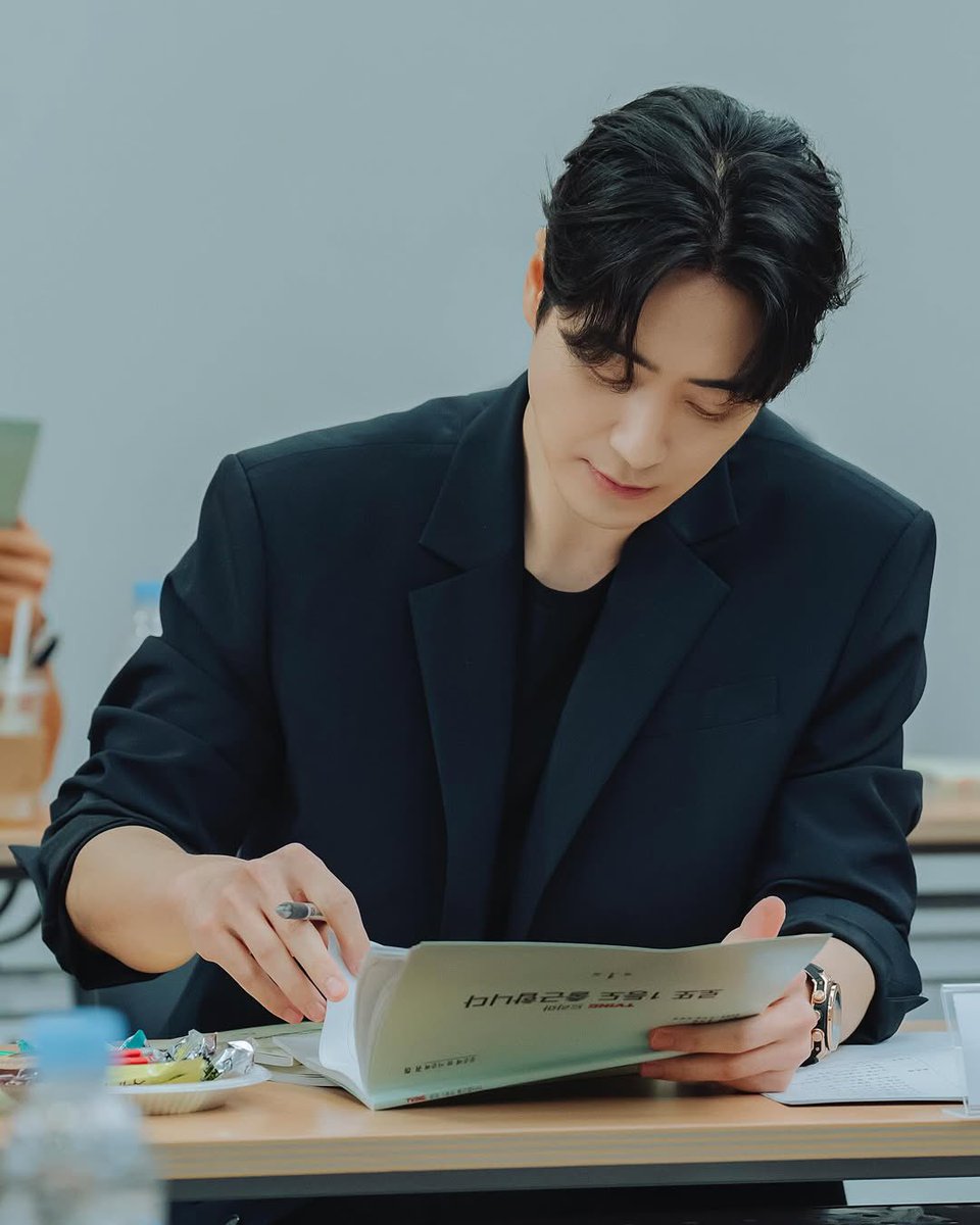 늘 tweet media