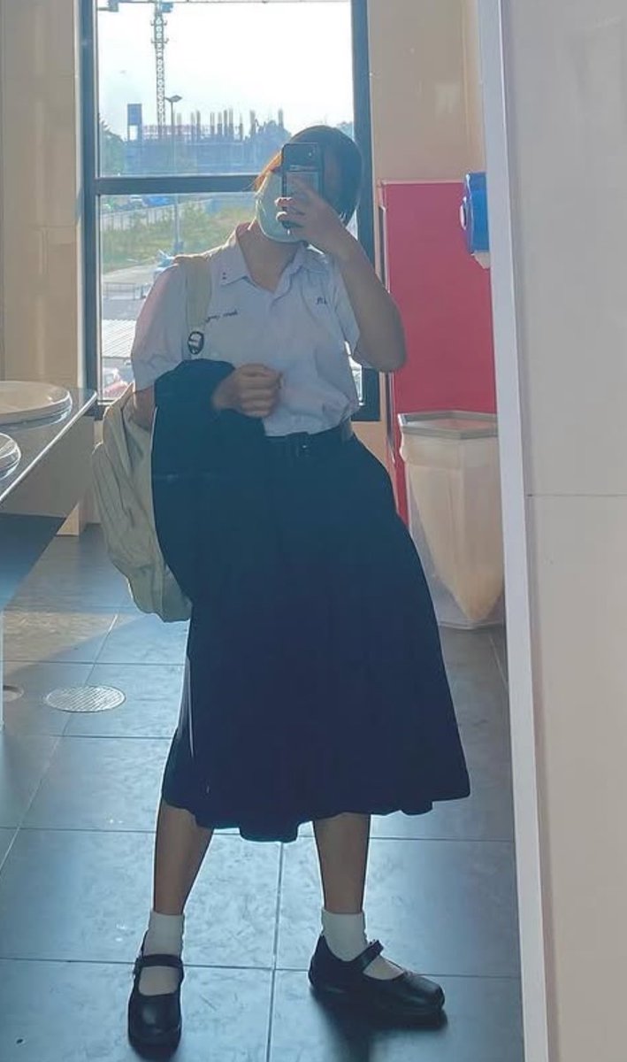 อ่อที่มั่นหน้าด่าคนอื่นว่าแก่ได้เพราะตัวเองยังเป็นนักเรียน เอาเวลาไปขอแม่เรียนพิเศษเพิ่มเหอะ เพราะดูทรงแล้วทำตัวกุ๊ยไปวันๆมาก การเป็นติ่งเกาหลีขัดเกลาความฉลาดออกไปหมดเลยหรอ สู้ๆนะdek70 ขอให้เพื่อนช่วยยกระดับความคิดมึงขึ้นมาบ้างนะ อย่าเสร่อแบบนี้อีกเลย แม้แต่มหาลัยก็จะไม่ติดเอา