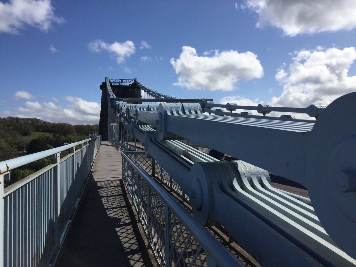 deering_w's tweet image. Menai Bridge on a lovely day. #Anglesey ⁦@AngleseyScMedia⁩