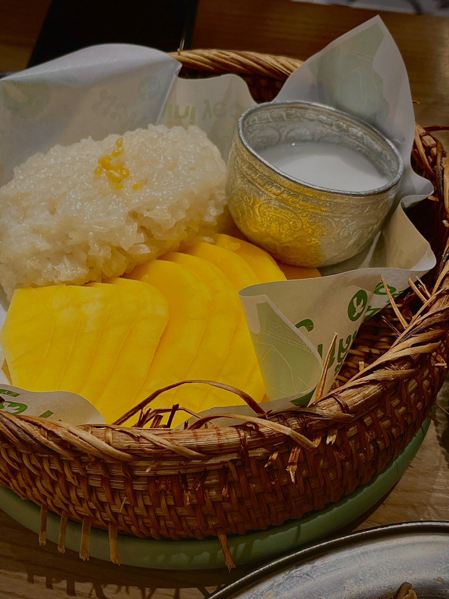 Dylanblot3's tweet image. Savor the zing of Thai street-style Mango Sticky Rice! Creamy coconut rice, sweet mango slices, and a drizzle of golden caramel—pure tropical bliss in every bite.  #ExoticEats #ThaiCuisine #FoodLovers
