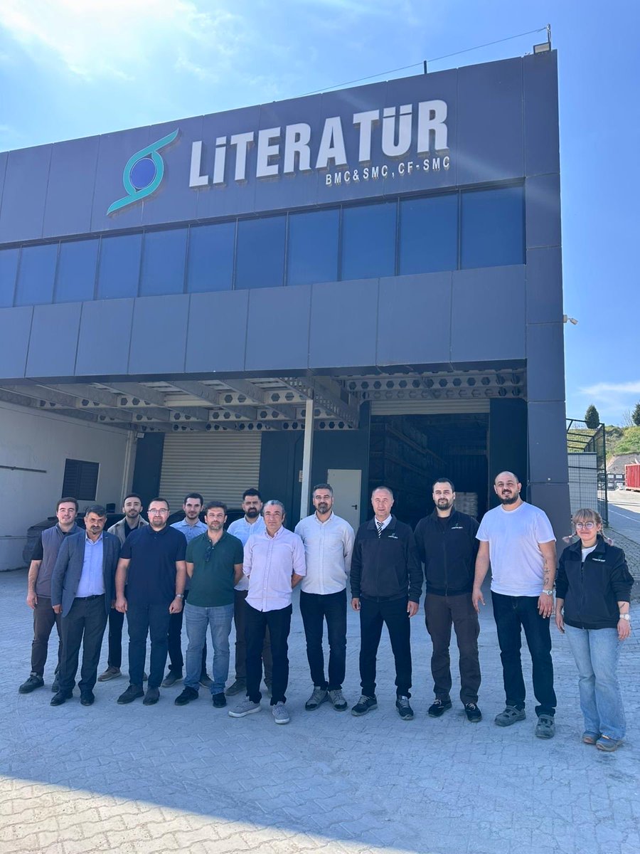 LtrKimya's tweet photo. TUSAŞ (Türk Havacılık ve Uzay Sanayii A.Ş.) ekibini ağırlamaktan büyük memnuniyet duyduk.

Ziyaret kapsamında; Erhan İğneli ve İbrahim Bınar (Takım İmalat Mühendisliği Şefleri), Hakan Aydın ve Ali Başol (Takım Tasarım Mühendisliği Şefleri), Koray Öztürk ve İhsan Keçelioğlu (Takım Tasarım Mühendisleri) ile Barış Sezen (İmalat Mühendisliği Şefi) ile bir araya geldik.

Üretim süreçlerimizi, kompozit alanındaki kabiliyetlerimizi ve devam eden çalışmalarımızı paylaştık. 

Karşılıklı fikir alışverişi açısından oldukça verimli ve keyifli geçen toplantımız ve nazik ziyaretleri için kendilerine teşekkür eder, bu tür buluşmaların güçlü ve sürdürülebilir iş birliklerine vesile olmasını temenni ederiz.