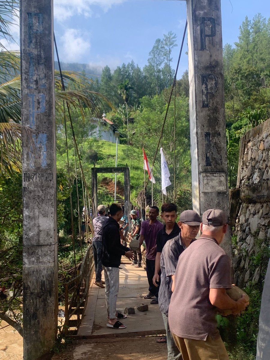 Misi kemanusian selanjutnya, meneruskan bantuan pembangunan jembatan dari Masyarakat Indonesia untum Desa Kemerleng, Aceh Tengah.
