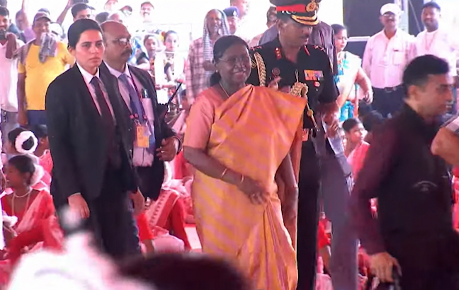 knews_odisha's tweet image. ଇସ୍ପାତ ସହର ରାଉରକେଲାରେ ମହାମହିମ, ପିଲାଙ୍କ ସହ ରାଷ୍ଟ୍ରପତି ଦ୍ରୌପଦୀ ମୁର୍ମୁ

#President #DroupadiMurmu #Jharsuguda #Raurkela #knewsodisha