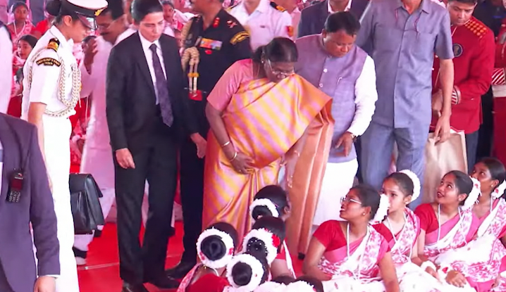 knews_odisha's tweet image. ଇସ୍ପାତ ସହର ରାଉରକେଲାରେ ମହାମହିମ, ପିଲାଙ୍କ ସହ ରାଷ୍ଟ୍ରପତି ଦ୍ରୌପଦୀ ମୁର୍ମୁ

#President #DroupadiMurmu #Jharsuguda #Raurkela #knewsodisha