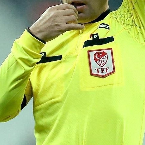 BersanTaskaya's tweet photo. 🎙️ AK Parti Eski Milletvekili Metin Külünk: Bütün futbol kulüplerine ve federasyona çağrımızdır: Tüm kulüpler için güvenlik soruşturmaları talep ediniz. Güvenlik soruşturmalarında FETÖ unsurlarının kulüp yönetimlerinde bulunduğu tespit edilirse, kulüpleri uyarınız ve bu kişilerle ilişiklerini kesmelerini sağlayınız. 

Bahis çetesi soruşturmalarında gösterdiğiniz kararlılığı burada da gösteriniz. Kaç futbolcu, kaç teknik direktör,kaç yönetici FETÖ ile iltisaklıysa bunu açıkça ilan ediniz ve futbolu bu kamburdan kurtarınız.  

Hakemler üzerinde bu yapılanmanın etkisi var mı yok mu araştırınız, sorgulayınız. Çünkü tribünler bıktı; ekran başında tek hobisi futbol olan insanlar bıktı. Hakemlerin verdiği kararların sürekli tartışmalı hale gelmesinden herkes rahatsızdır.