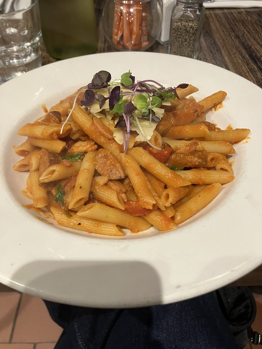 そういえば昨日の外出で昔ロルカだったカフェ(今はイタリア料理寄り部分もある)でパスタを食べてきました。まだSpanish breakfastには暖かい気候だったのでパスタ。