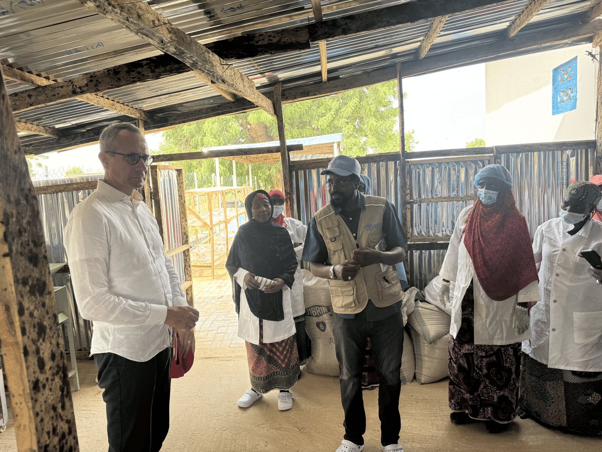 FAONigeria's tweet image. Hearing from the communities we serve is vital.

Earlier this week, Swiss Ambassador to Nigeria, H.E. Patrick Egloff visited Maiduguri to see how Switzerland’s (@SwissDevCoop) support is helping @FAO rebuild agri-livelihoods and improve #foodsecurity in conflict-affected areas.