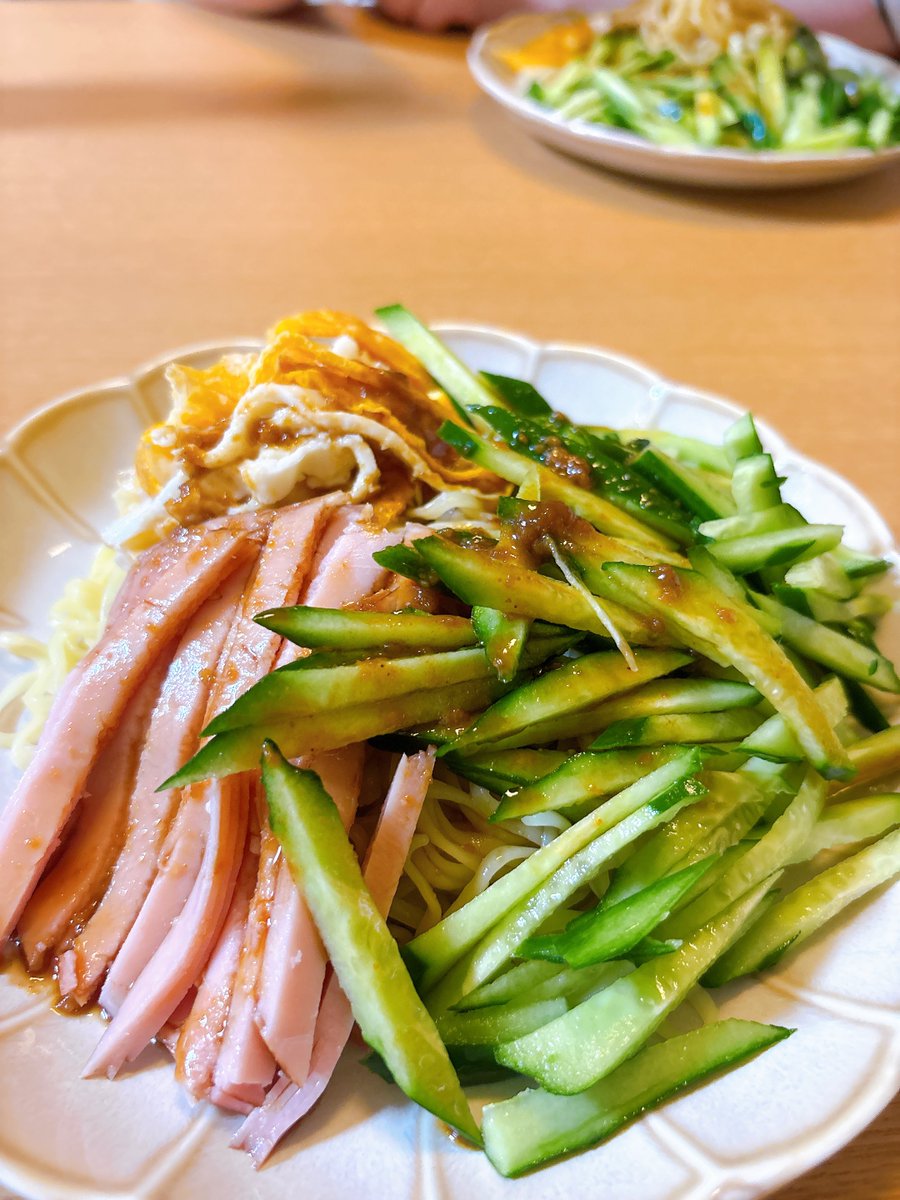 しんすけ tweet media