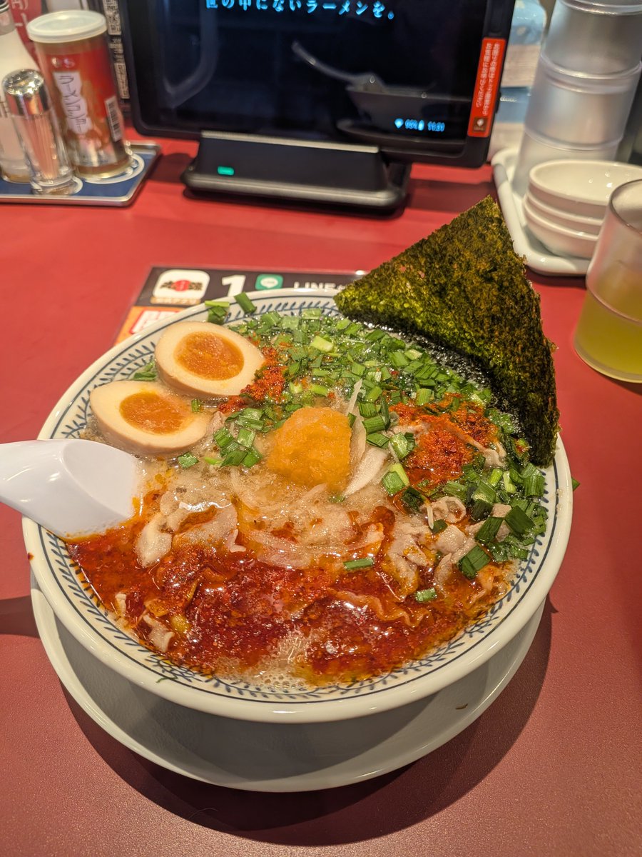 近所に新しいチェーン店 丸源ラーメン🍜が出来ました
本日は、プレオープンということで伺いました。店員さんが初々しい😆