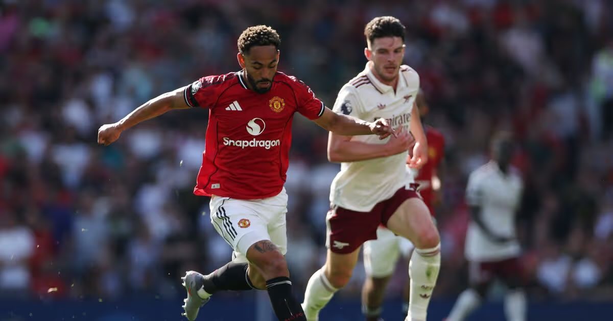 Arsenalnewschan's tweet image. 🗣️Paul Scholes when asked who his dream signing for Manchester United this summer would be: “I think I would go #Arsenal man Declan Rice. I know I’ve slagged him off a little bit but I think Manchester United need someone like Rice. I think they need a proper central midfielder.”