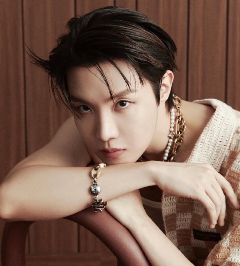 #jhopexLouisVuitton 
#jhopexEsquireKorea
#jhope #제이홉