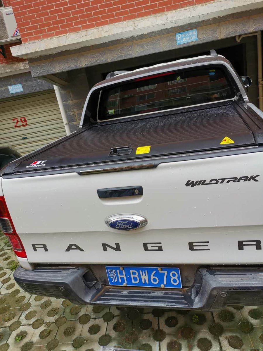 WangChongp2005's tweet image. Roller Lid up Pick up Truck Hard Bed Cover Tonneau Roller Shutter Cover Aluminium Alloy for Ford Ranger F150 F250.
5 - 19 sets $340
20 - 99 sets $310
&amp;gt;= 100 sets $270(Excluding shipping costs)
#fordf150 #ranger #truckbedcover #wholesaler #factory #oem #odm #truckaccessories