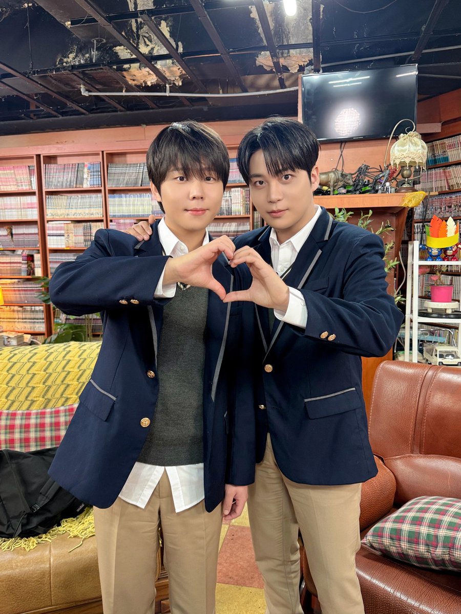 노래방 옆 만화방 tweet media