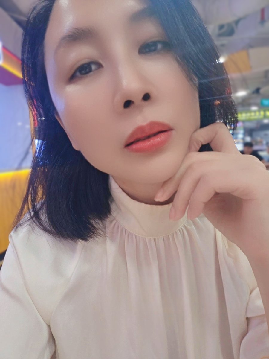 老師只看着你  老師不講話
你知道老師想要什麽嗎 https://t.co/nbvVKRCcTk