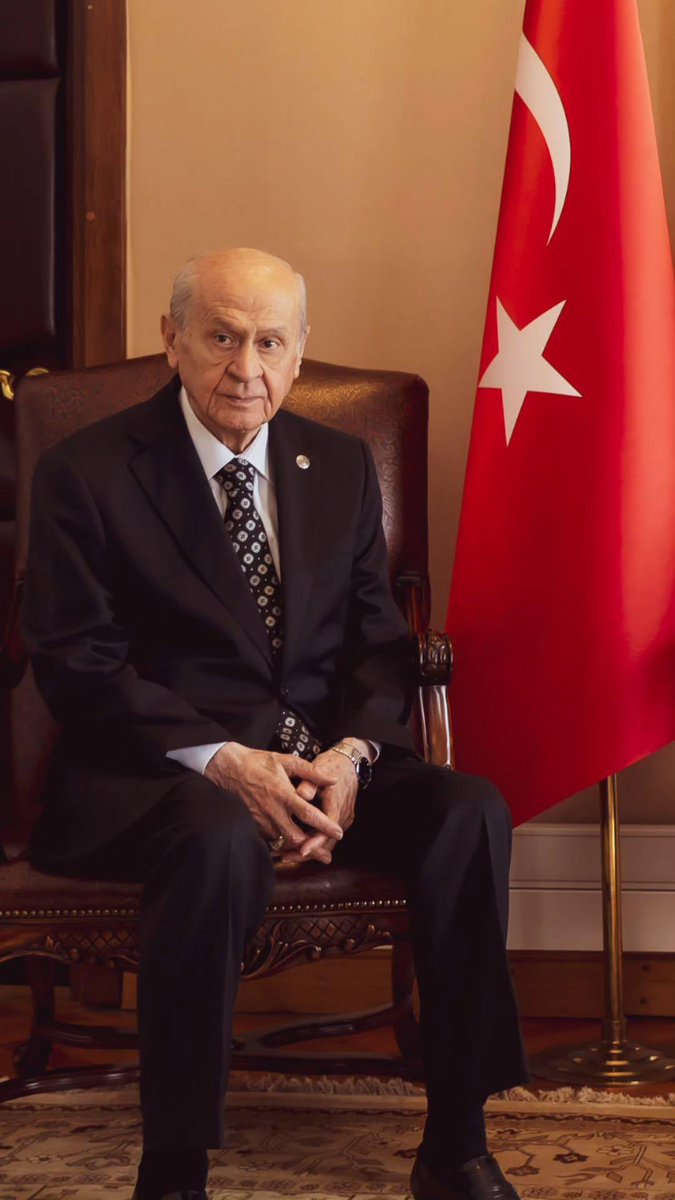 Bizim siyasetimiz, şahsi ikbal hesaplarının değil; milletin istikbalinin sesidir.
Bizim siyasetimiz, koltuk kapma yarışının değil; görevleri bir bayrak yarışı bilmenin temsilidir.

Liderimiz Sayın Devlet Bahçeli