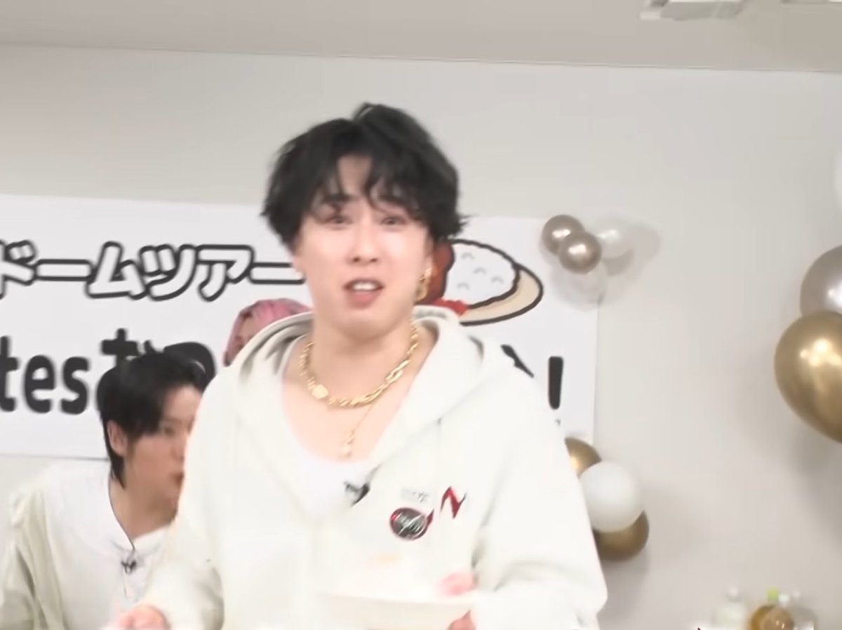 ayumi03_25's tweet image. 舘様いい顔してる内心のわくわくが隠しきれてない笑
そしてたまゆきが後ろにしかもハートと繋がってるなんて可愛い！
特典映像も楽しみ😊
#SnowMan_13thSG 
#オドロウゼ 
 #BANG
 #SAVEYOURHEART 
 #SnowMan