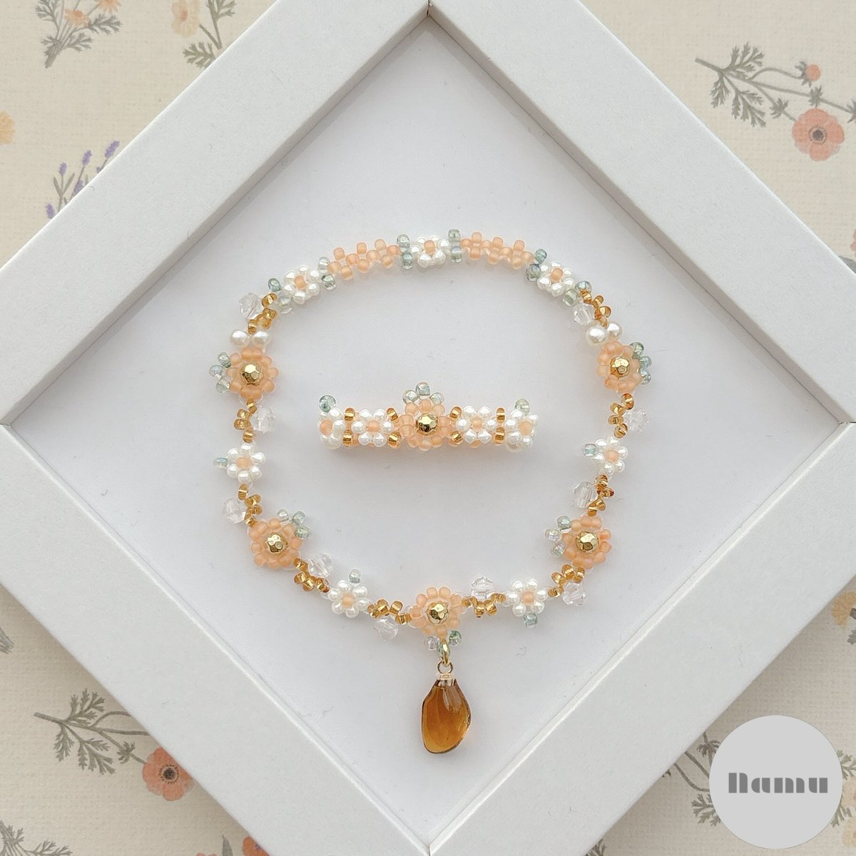 n_a_m_u_76's tweet image. seaglass × flower 🌼🍃

orange🧡×gold💛

#Namu #handmade #beads #seaglass #ハンドメイド #ハンドメイドアクセサリー #シーグラス #韓国アクセサリー #フラワービーズ